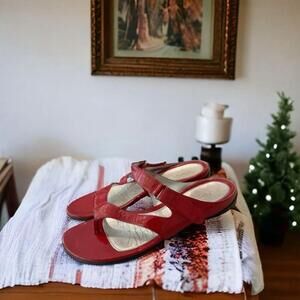 $ 10 add on $ Ecco Red patent Leather comfort Sandals Size 8.5-9